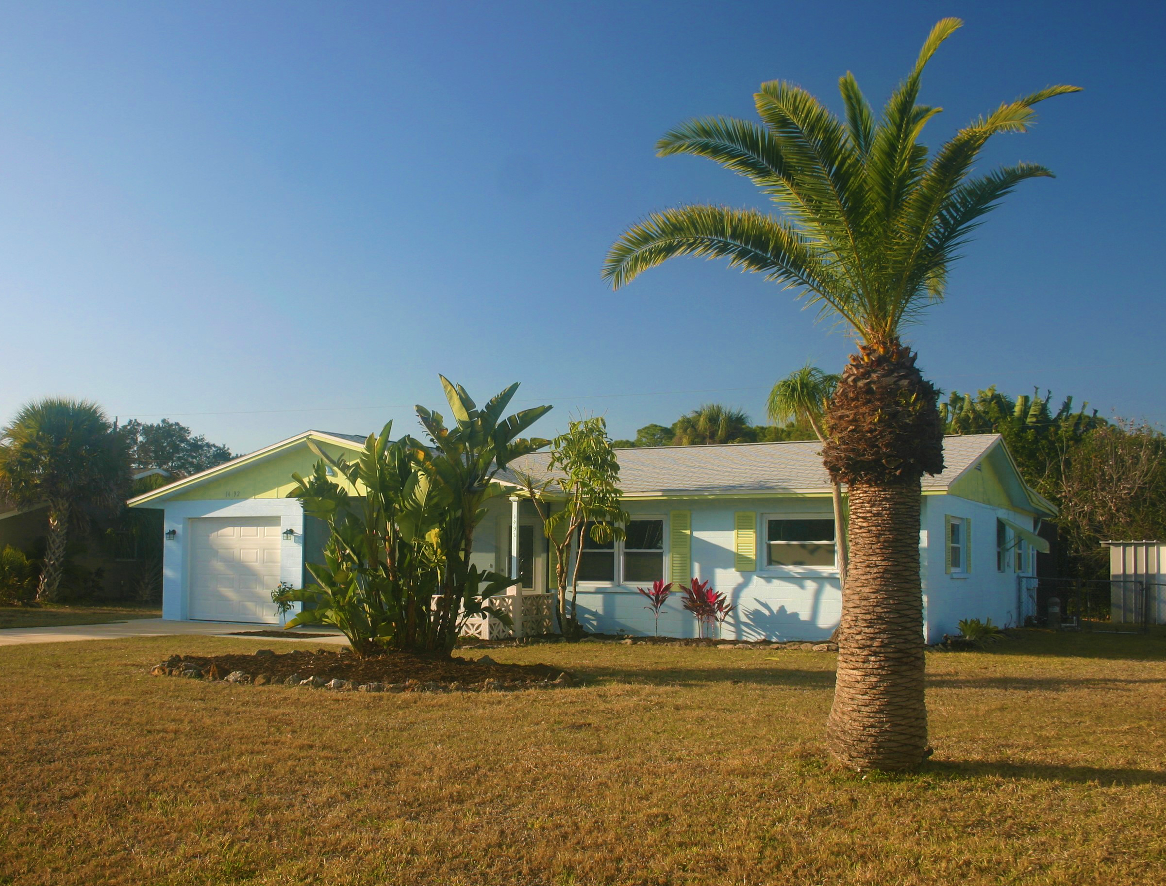 Exterior of 1492 Crest Drive